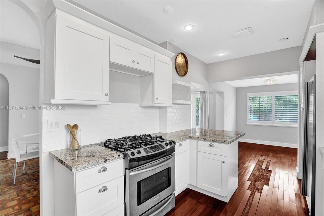 Recently Sold: $1,890,000 (3 beds, 2 baths, 1873 Square Feet)