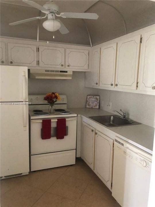 Recently Sold: $139,900 (1 beds, 1 baths, 715 Square Feet)
