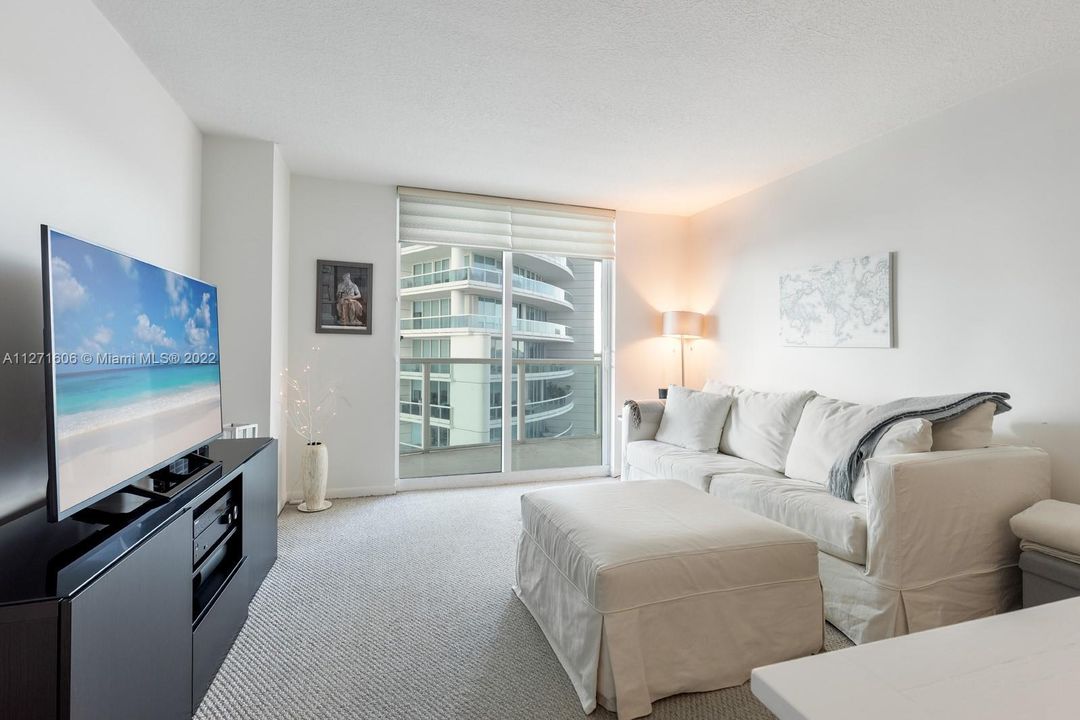 Recently Sold: $450,000 (1 beds, 1 baths, 791 Square Feet)