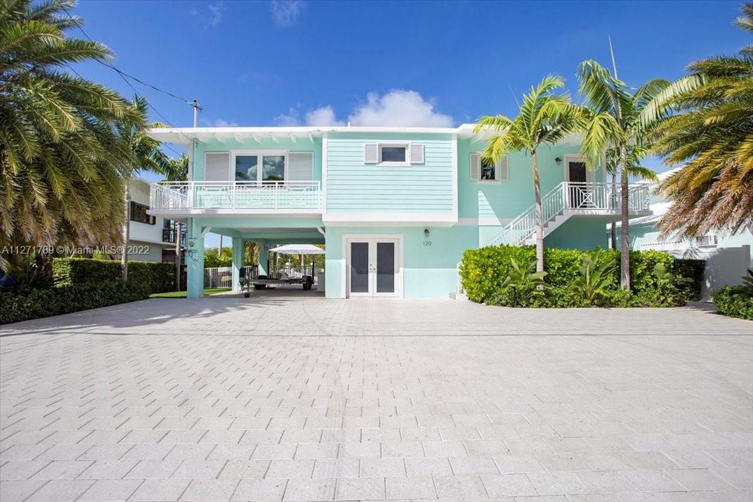 Recently Sold: $2,925,000 (4 beds, 3 baths, 2760 Square Feet)