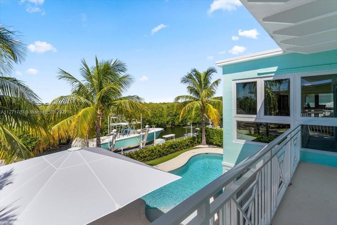 Recently Sold: $2,925,000 (4 beds, 3 baths, 2760 Square Feet)