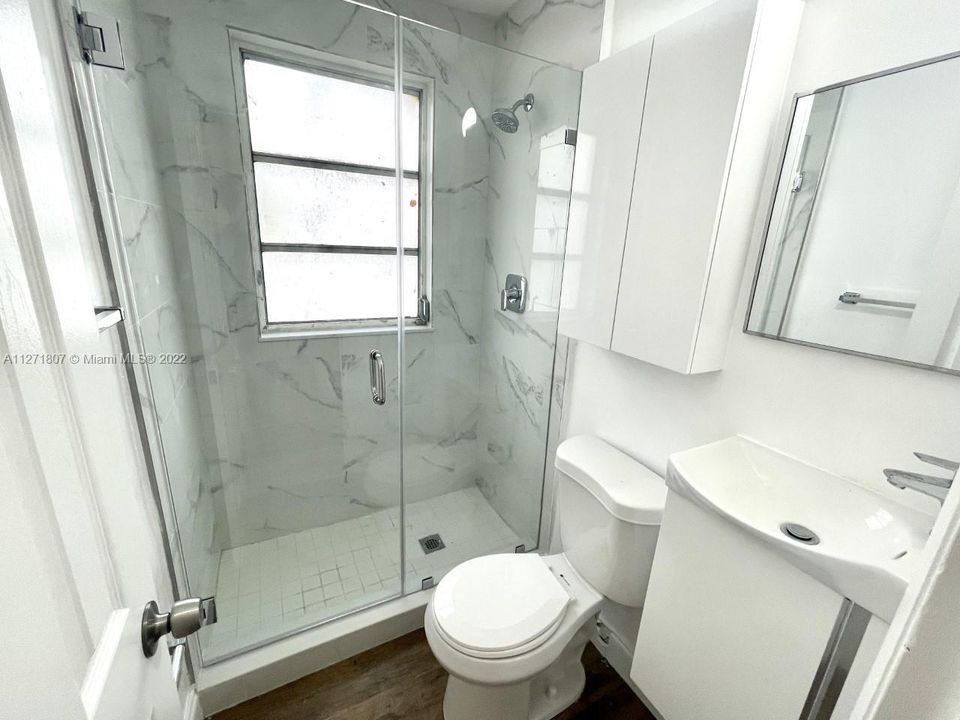 最近租的: $2,000 (1 贝兹, 1 浴室, 700 平方英尺)