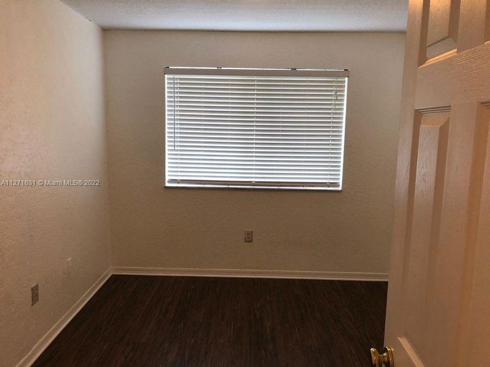 Recently Rented: $2,950 (3 beds, 2 baths, 1420 Square Feet)