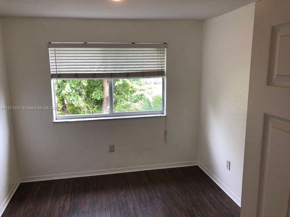 Recently Rented: $2,950 (3 beds, 2 baths, 1420 Square Feet)