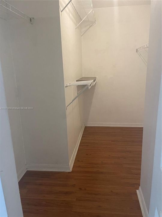 Vendido Recientemente: $330,000 (3 camas, 2 baños, 1676 Pies cuadrados)