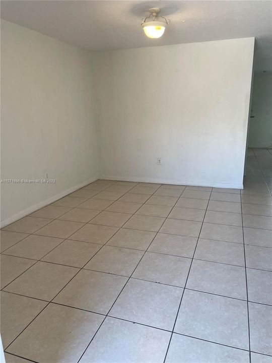 Vendido Recientemente: $330,000 (3 camas, 2 baños, 1676 Pies cuadrados)