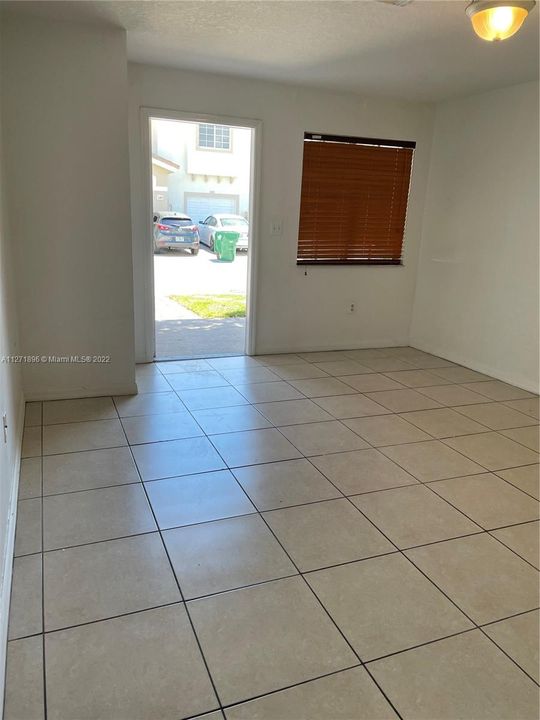 Vendido Recientemente: $330,000 (3 camas, 2 baños, 1676 Pies cuadrados)