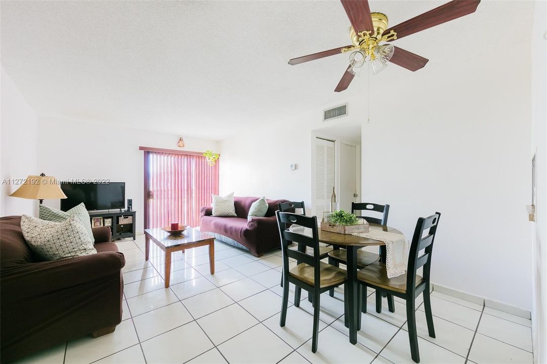 Recently Sold: $224,900 (2 beds, 1 baths, 880 Square Feet)