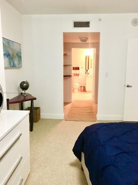 For Rent: $2,800 (1 beds, 1 baths, 825 Square Feet)