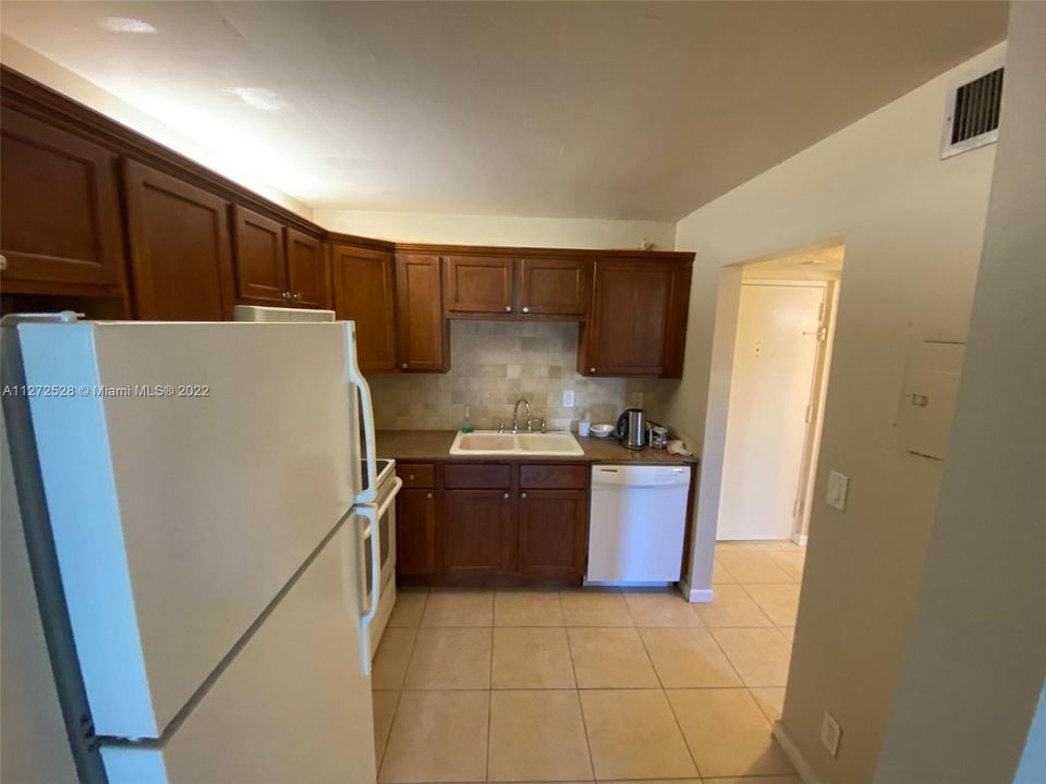 Recently Sold: $183,000 (1 beds, 1 baths, 688 Square Feet)