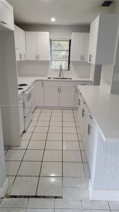 Recently Rented: $2,400 (3 beds, 1 baths, 1127 Square Feet)