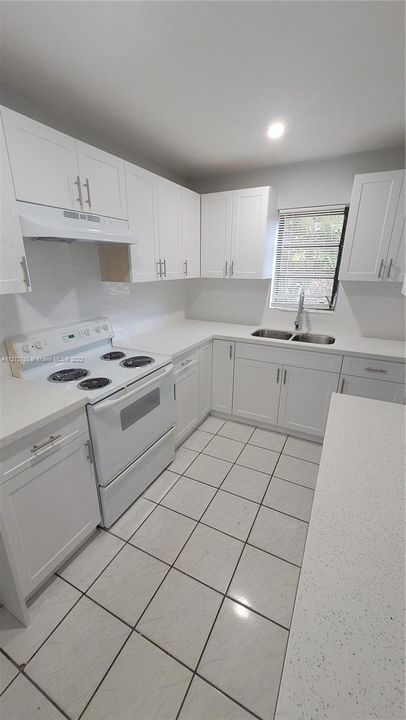 Recently Rented: $2,400 (3 beds, 1 baths, 1127 Square Feet)