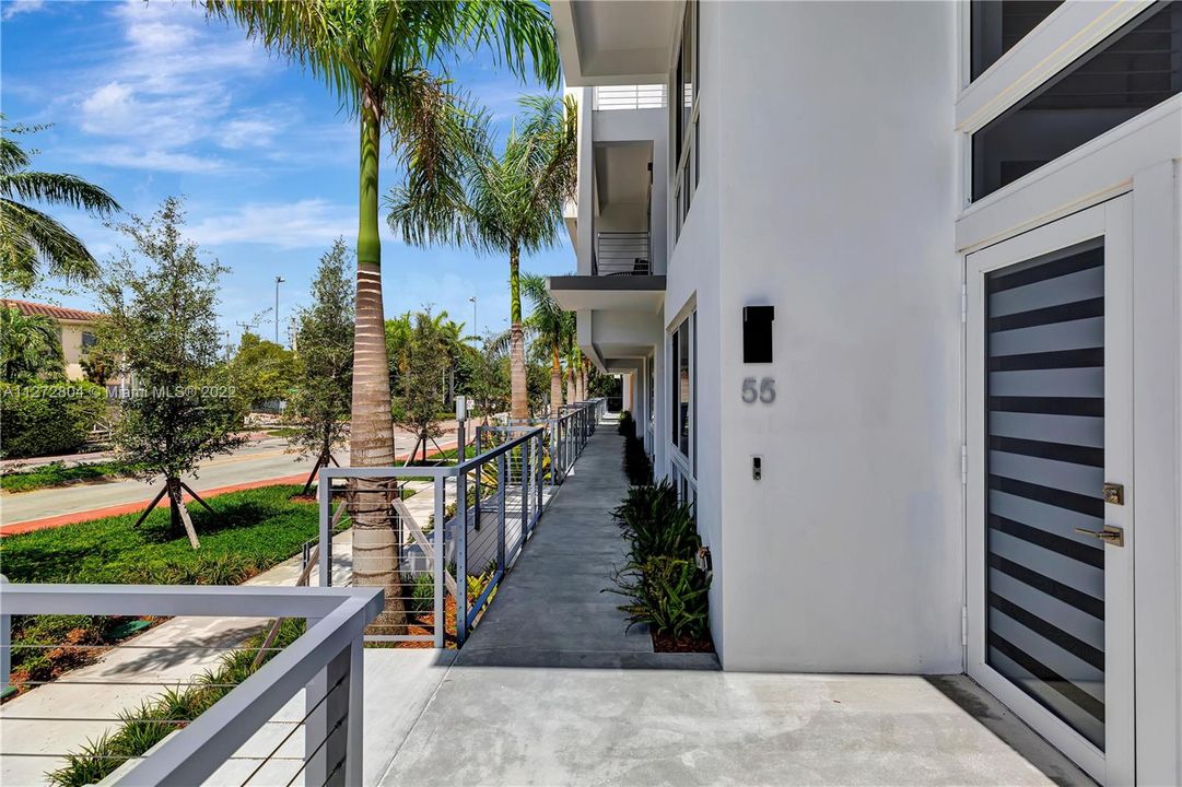 Recently Sold: $1,400,000 (3 beds, 3 baths, 2454 Square Feet)