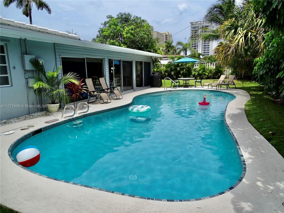 最近租的: $6,500 (3 贝兹, 2 浴室, 1612 平方英尺)