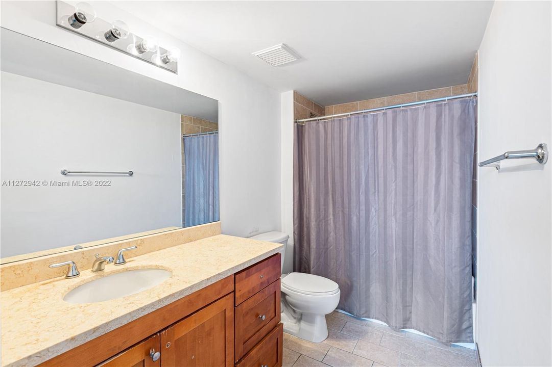 Recently Sold: $430,000 (2 beds, 2 baths, 832 Square Feet)