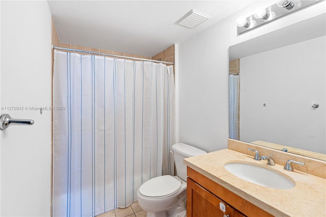 最近售出: $430,000 (2 贝兹, 2 浴室, 832 平方英尺)