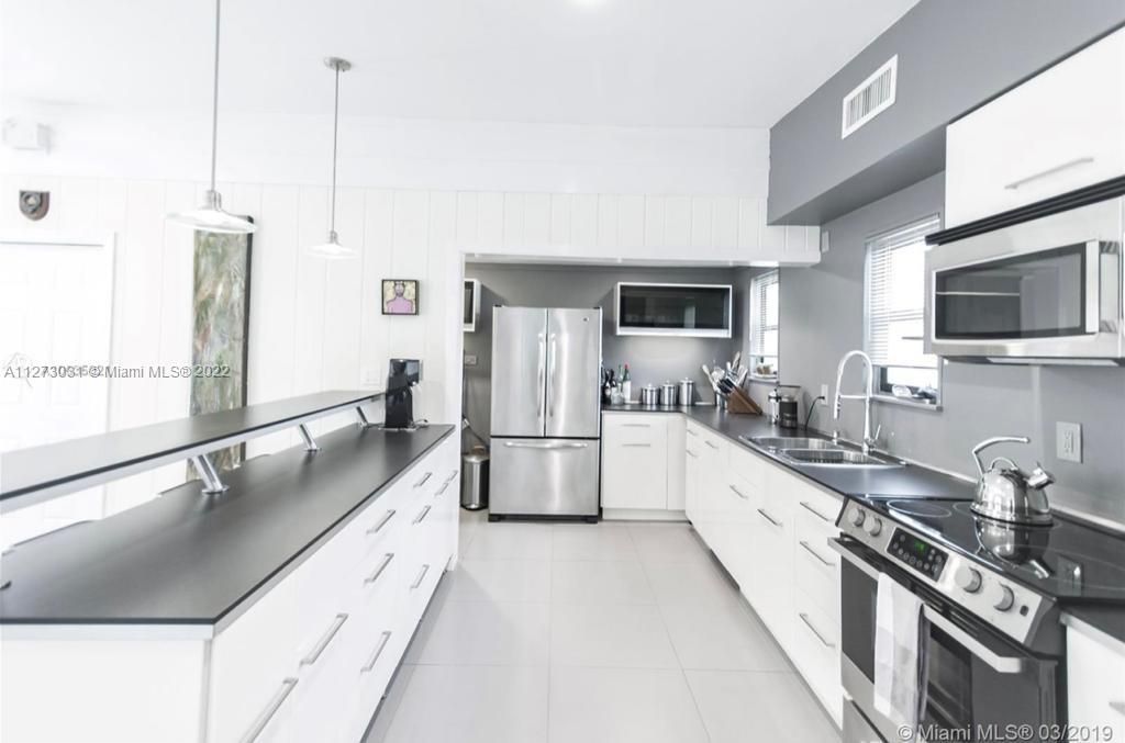 Recently Rented: $5,000 (3 beds, 2 baths, 2084 Square Feet)