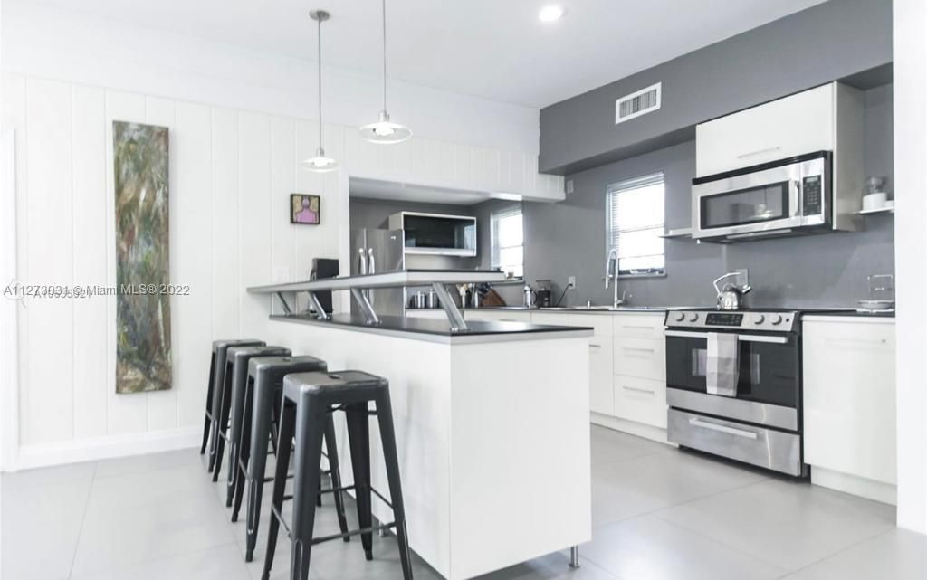 Recently Rented: $5,000 (3 beds, 2 baths, 2084 Square Feet)