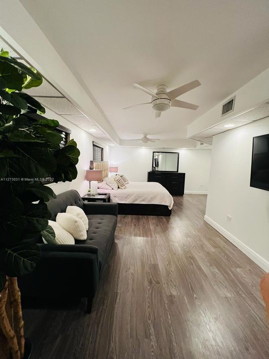 Recently Rented: $5,000 (3 beds, 2 baths, 2084 Square Feet)