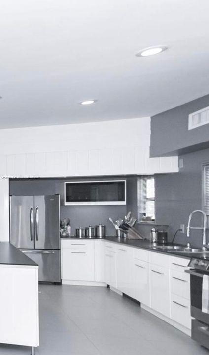 Recently Rented: $5,000 (3 beds, 2 baths, 2084 Square Feet)