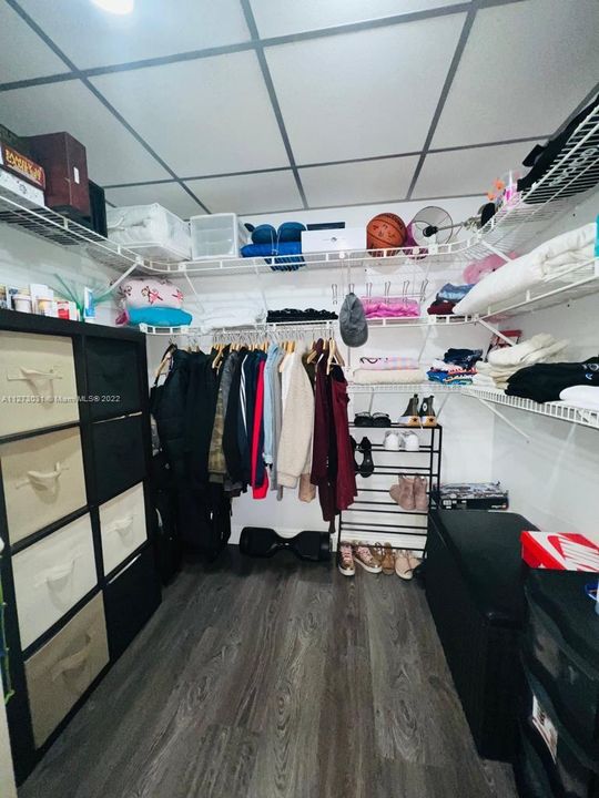 Recently Rented: $5,000 (3 beds, 2 baths, 2084 Square Feet)