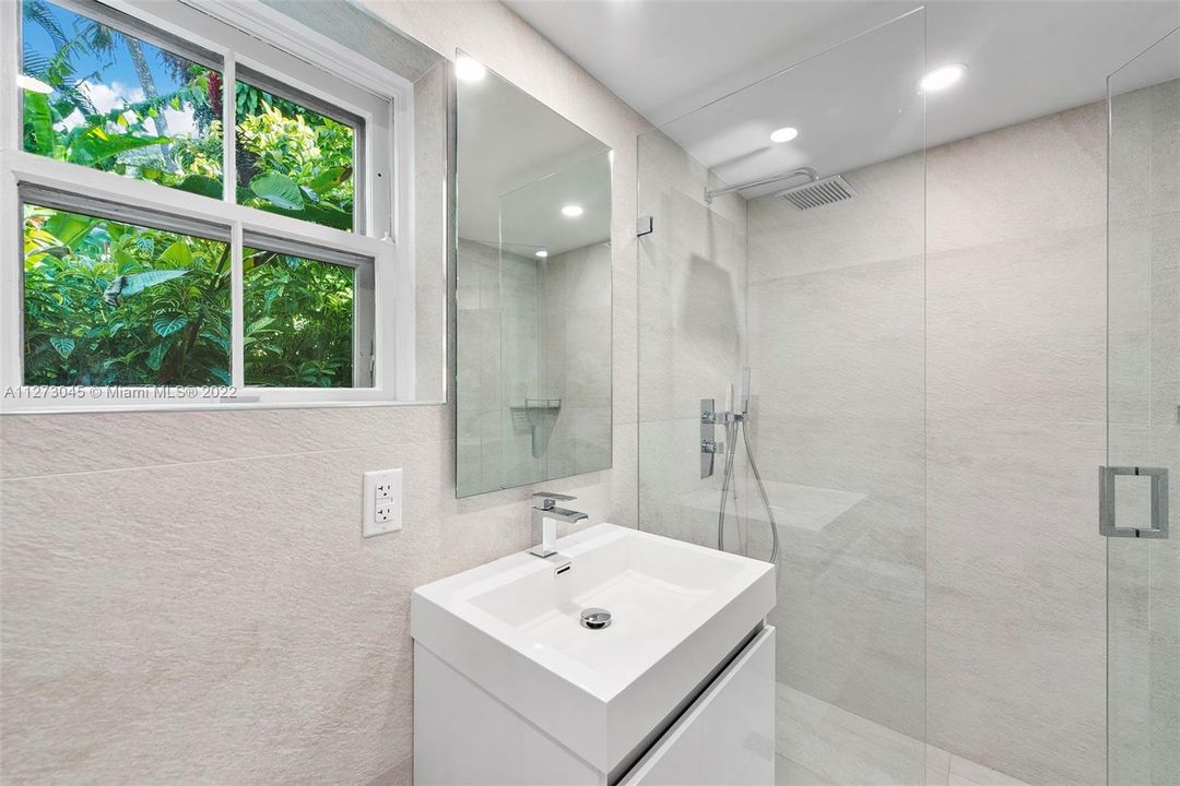 最近租的: $9,900 (4 贝兹, 3 浴室, 2207 平方英尺)