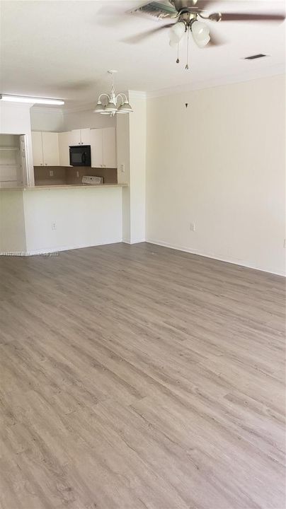 Recently Rented: $2,400 (3 beds, 2 baths, 1509 Square Feet)