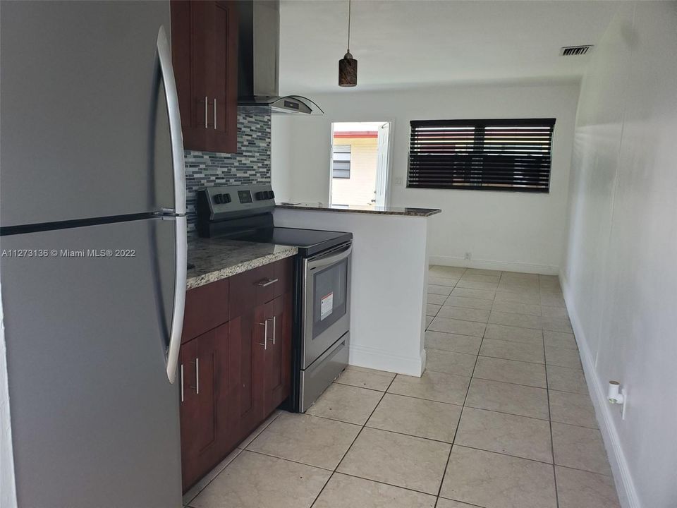 Recently Rented: $1,700 (2 beds, 1 baths, 1290 Square Feet)