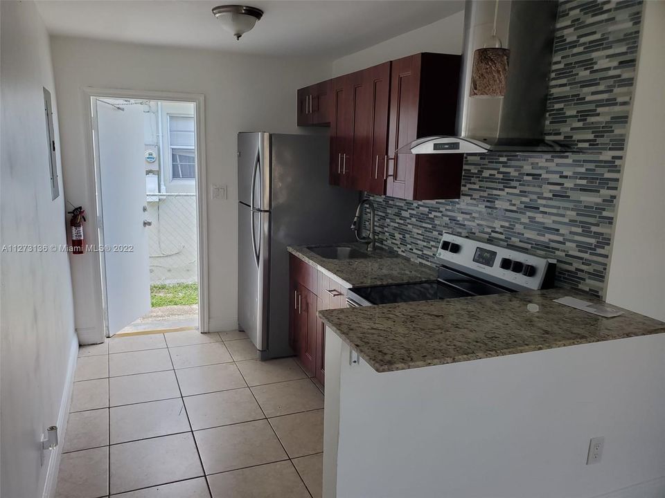 Recently Rented: $1,700 (2 beds, 1 baths, 1290 Square Feet)