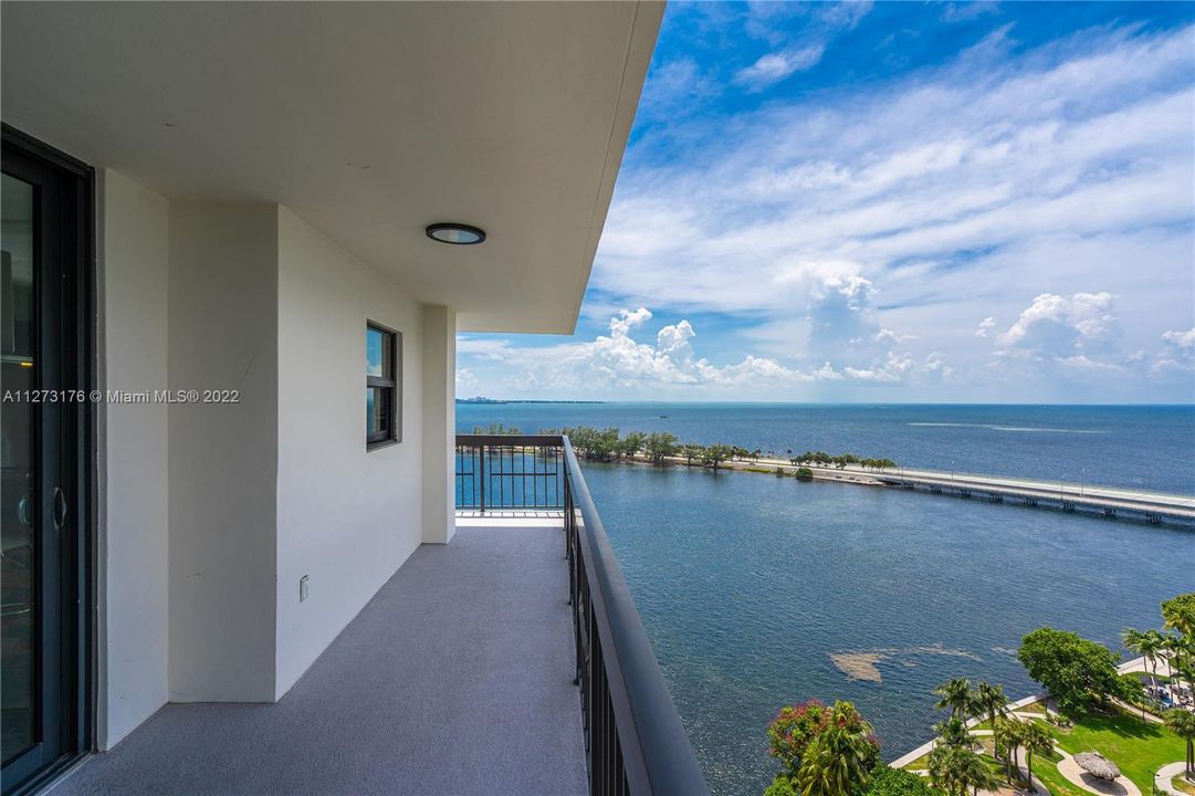 Recently Sold: $825,000 (2 beds, 2 baths, 1460 Square Feet)