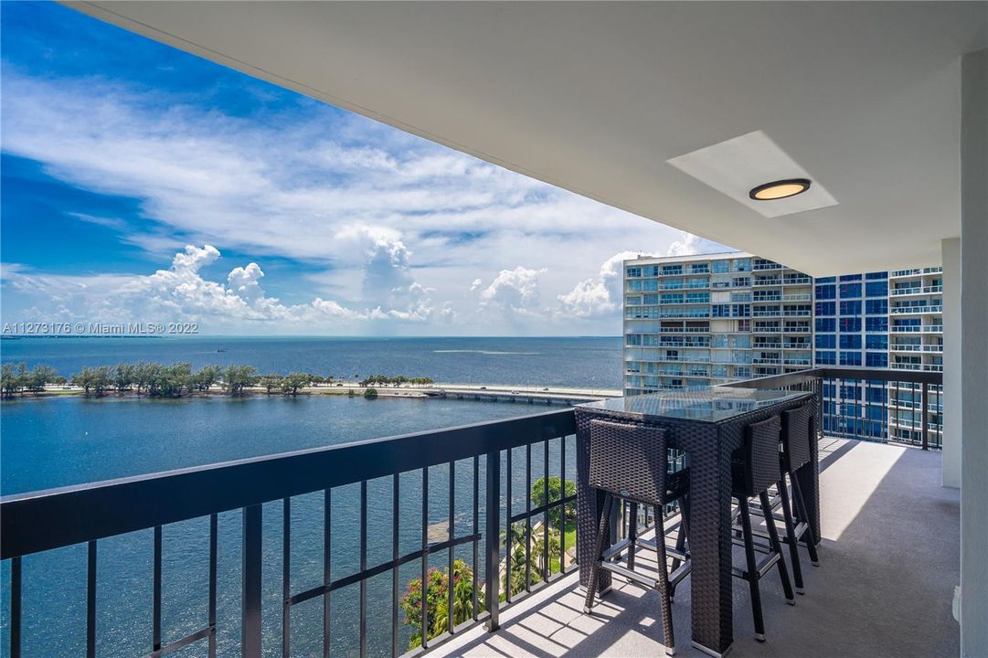 Recently Sold: $825,000 (2 beds, 2 baths, 1460 Square Feet)