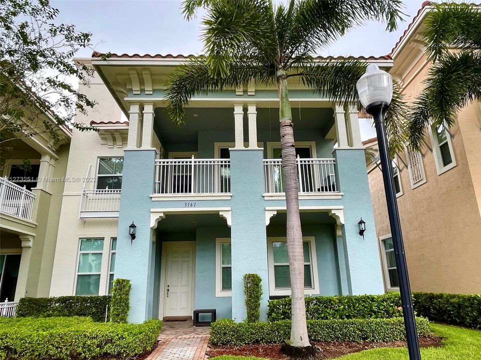 Recently Sold: $700,000 (4 beds, 3 baths, 2544 Square Feet)