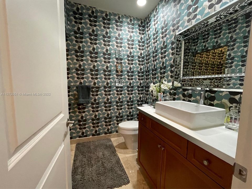 最近售出: $700,000 (4 贝兹, 3 浴室, 2544 平方英尺)