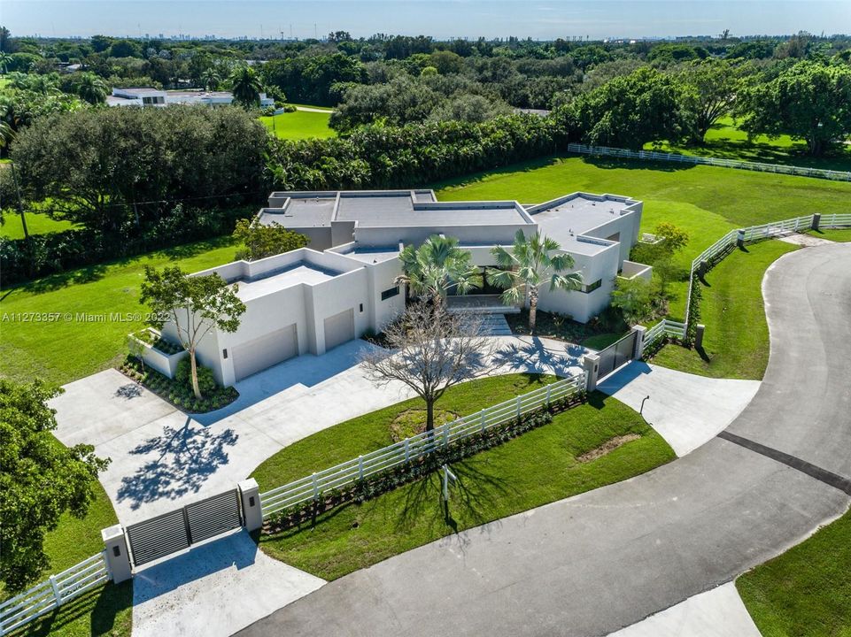 Recently Sold: $3,750,000 (4 beds, 4 baths, 4200 Square Feet)