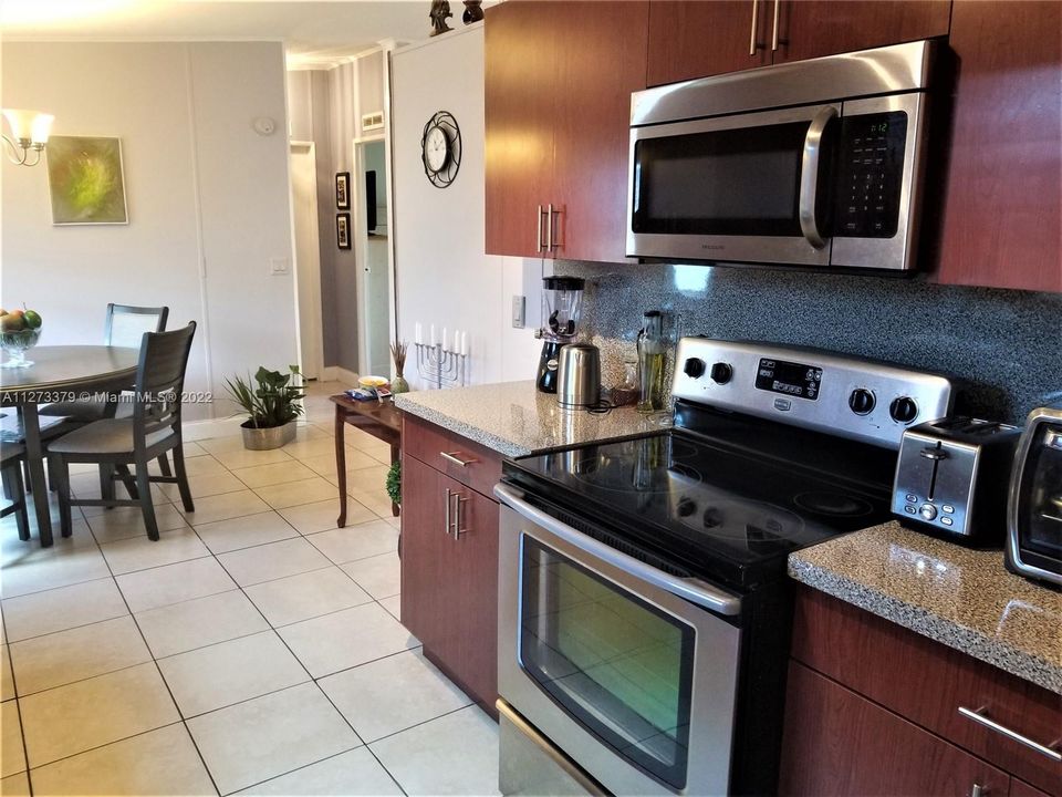 最近售出: $219,000 (3 贝兹, 2 浴室, 1170 平方英尺)