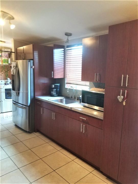 最近售出: $219,000 (3 贝兹, 2 浴室, 1170 平方英尺)