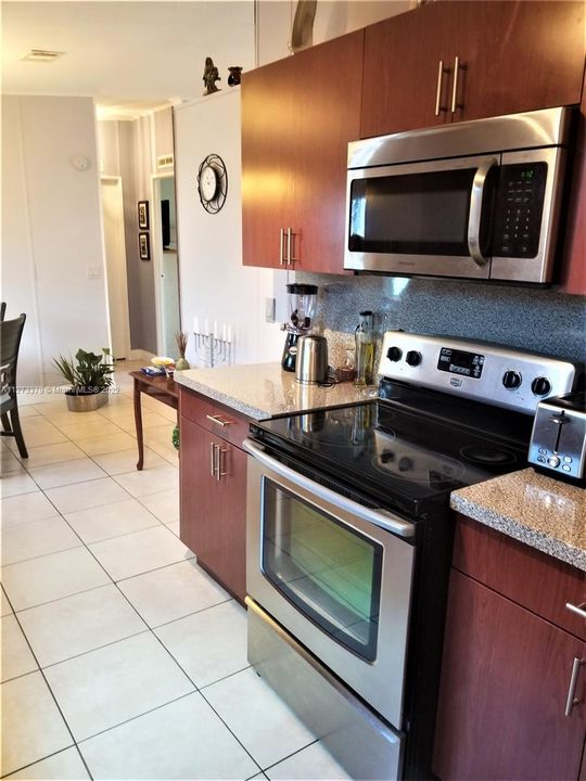 最近售出: $219,000 (3 贝兹, 2 浴室, 1170 平方英尺)