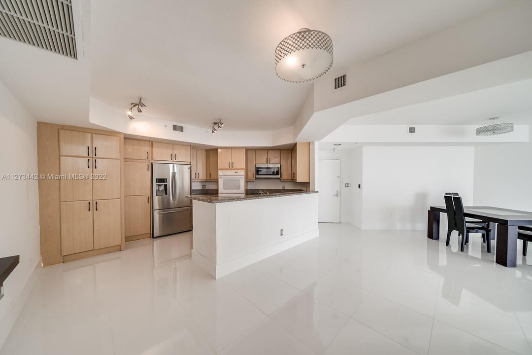 Recently Sold: $1,095,000 (2 beds, 2 baths, 1522 Square Feet)