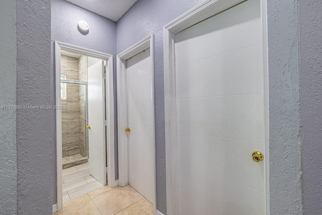 最近售出: $550,000 (4 贝兹, 3 浴室, 1299 平方英尺)