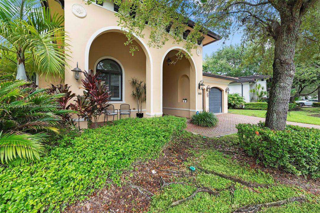 Recently Sold: $1,595,000 (3 beds, 2 baths, 2453 Square Feet)