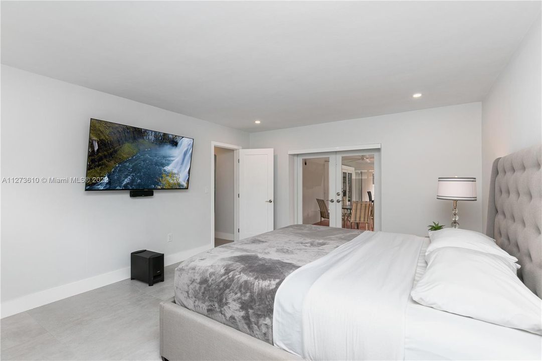 master bed with pool deck access