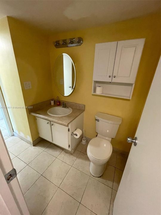 Recently Sold: $255,000 (1 beds, 1 baths, 913 Square Feet)