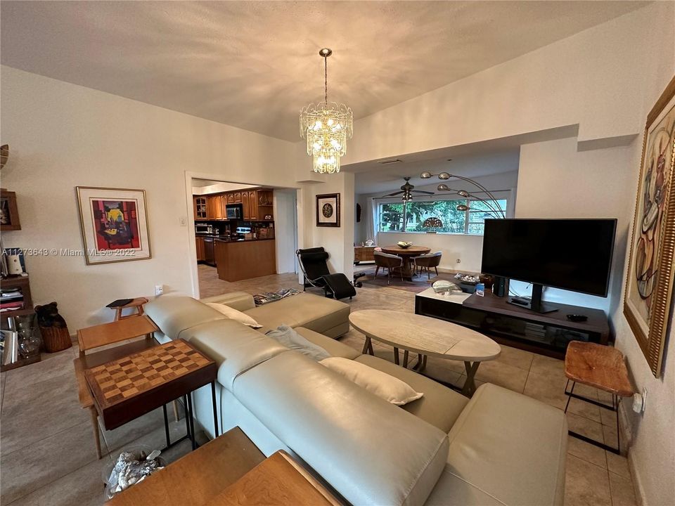 Recently Sold: $1,050,000 (2 beds, 2 baths, 1331 Square Feet)