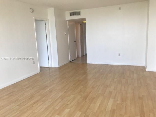 Recently Sold: $276,000 (1 beds, 1 baths, 755 Square Feet)