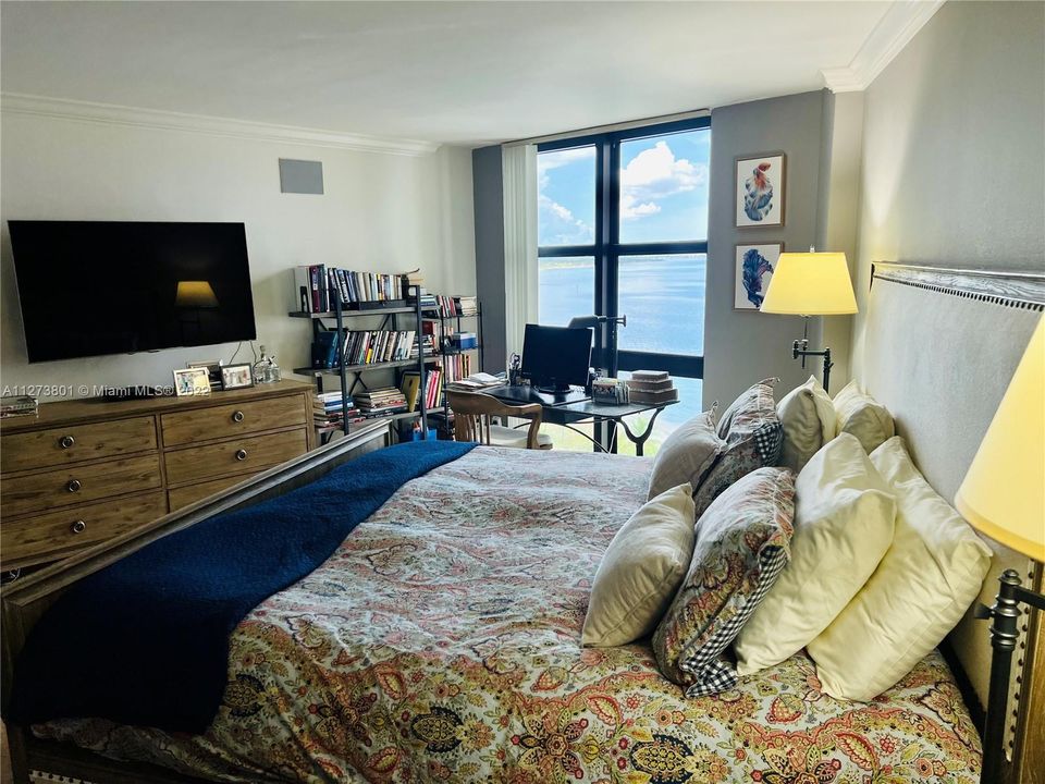 Recently Sold: $1,980,000 (2 beds, 2 baths, 1782 Square Feet)