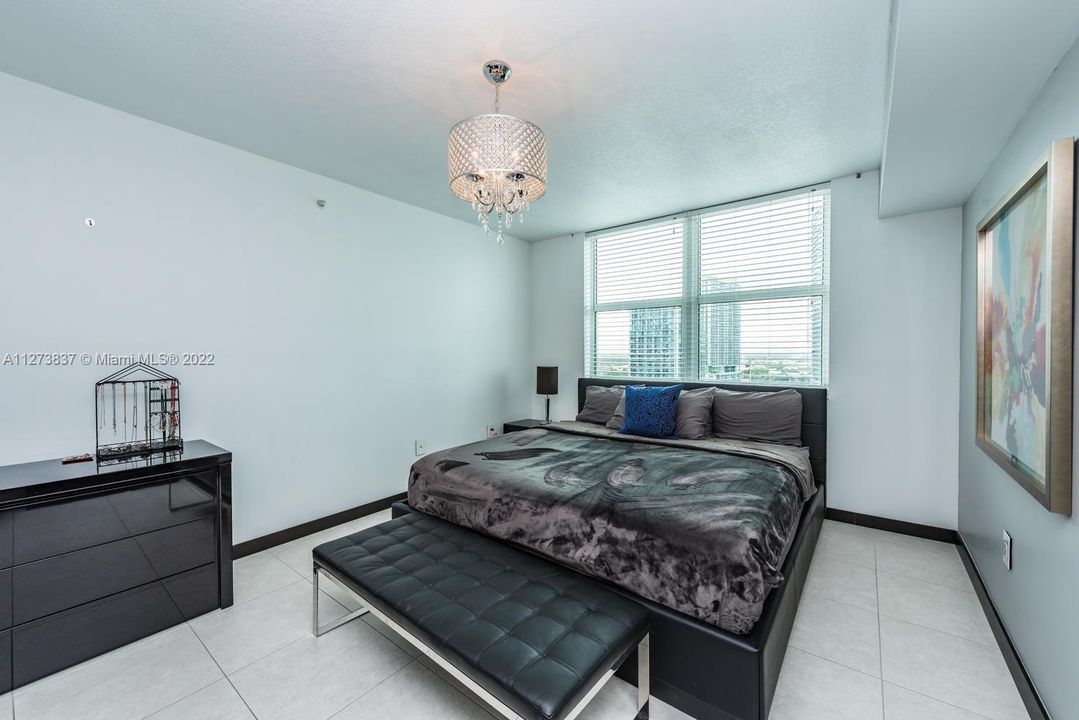 Recently Rented: $3,100 (1 beds, 1 baths, 775 Square Feet)