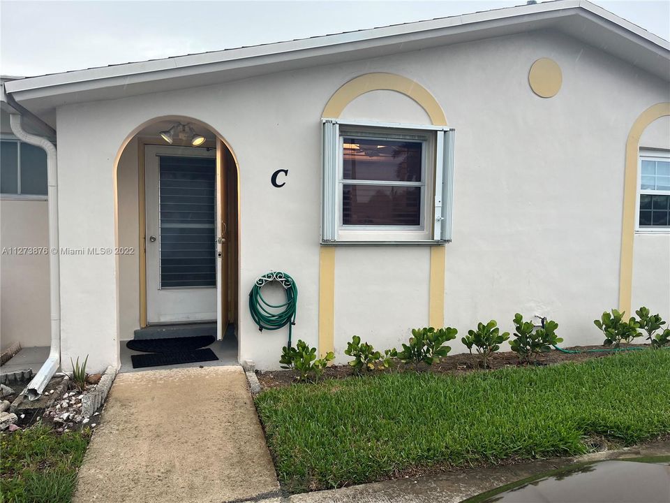 Recently Sold: $160,000 (2 beds, 2 baths, 895 Square Feet)