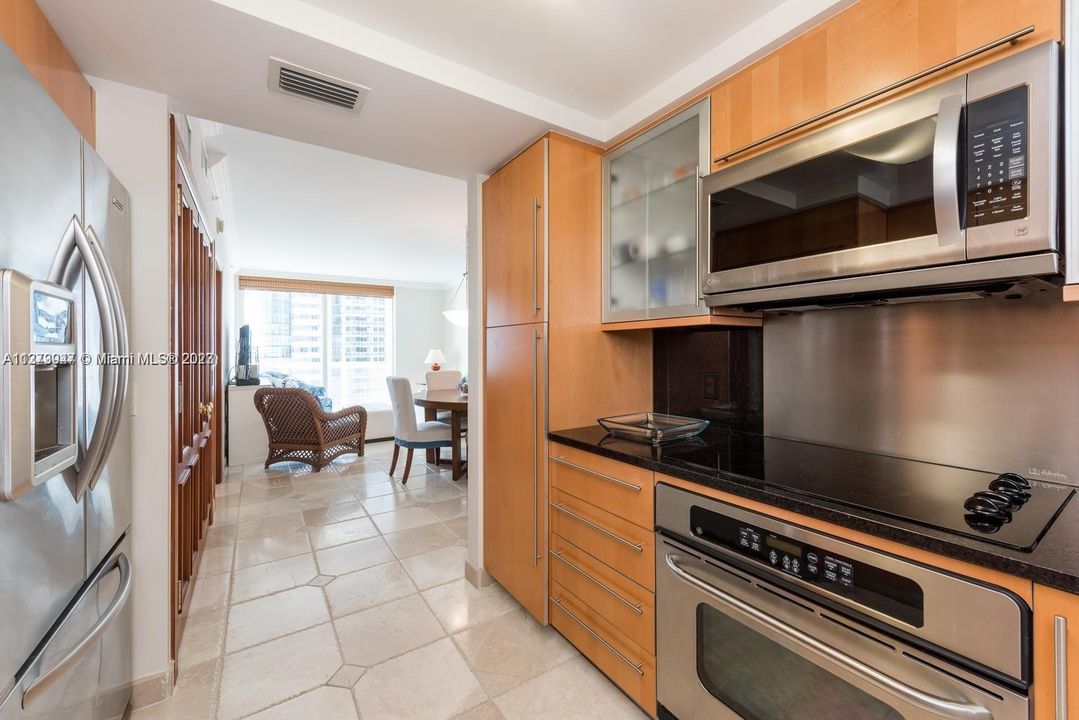 Recently Sold: $777,000 (1 beds, 1 baths, 808 Square Feet)