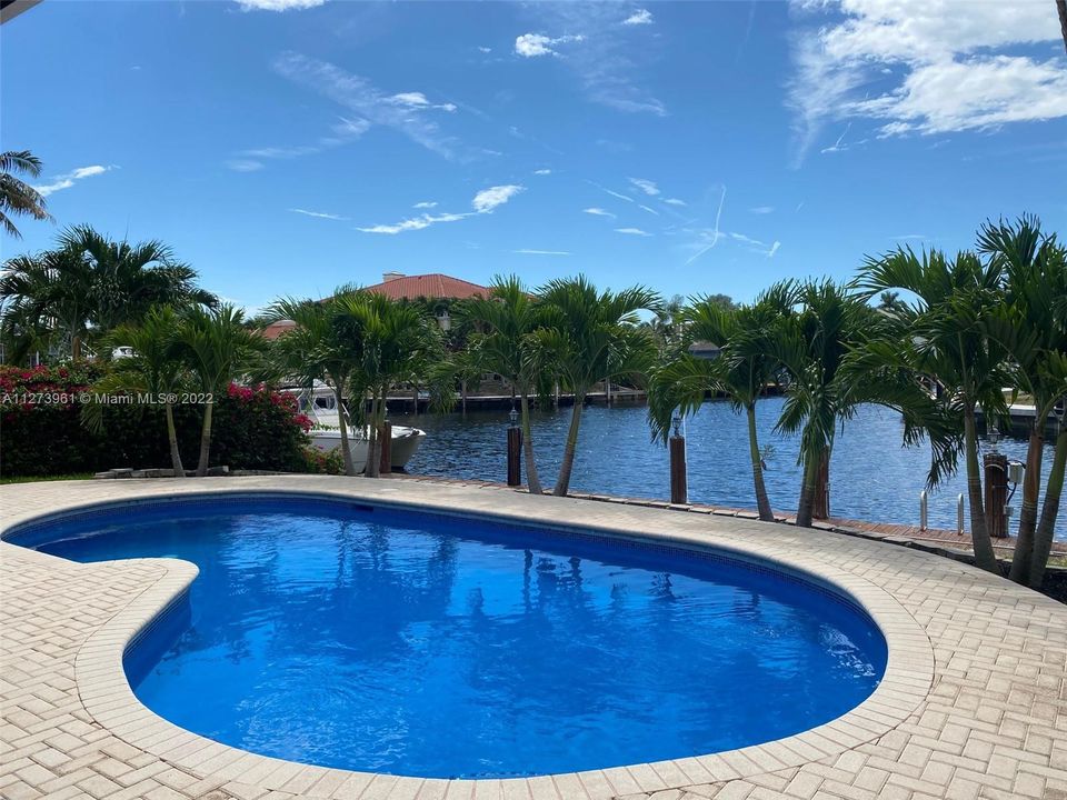 Recently Sold: $2,250,000 (3 beds, 3 baths, 2592 Square Feet)