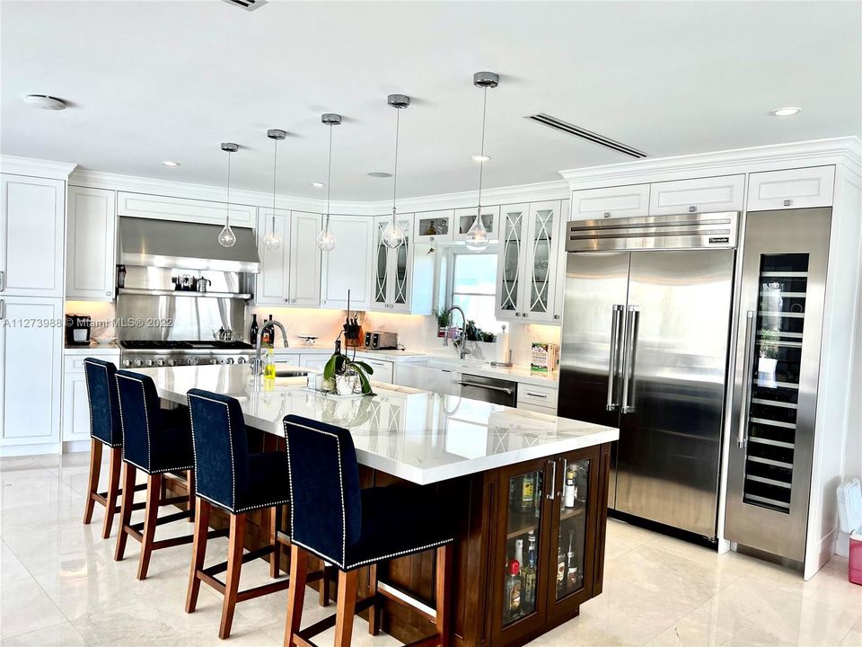Recently Sold: $3,999,000 (5 beds, 5 baths, 5552 Square Feet)